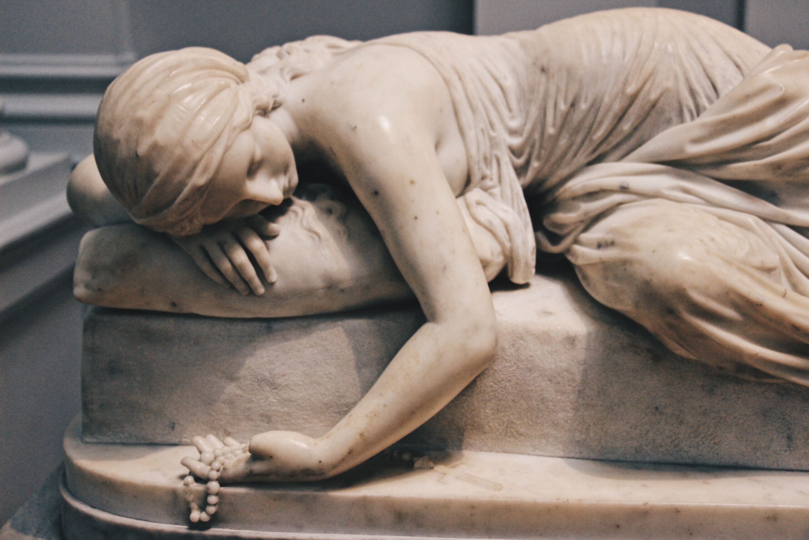 statue